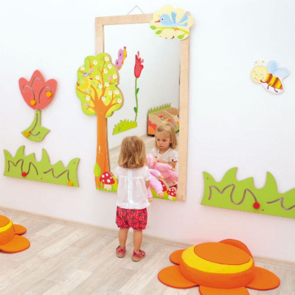 arredo-asili-specchio-bosco-muro